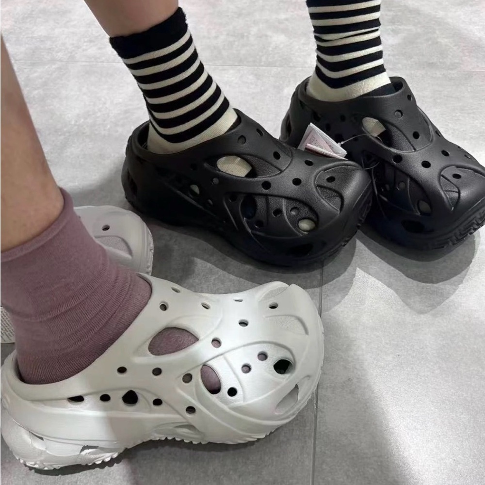 ✨Host pick✨CROCS Cage Fashion Comfortable Clogs NWOT